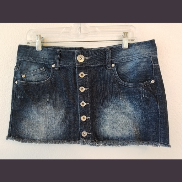 guess front button skirt